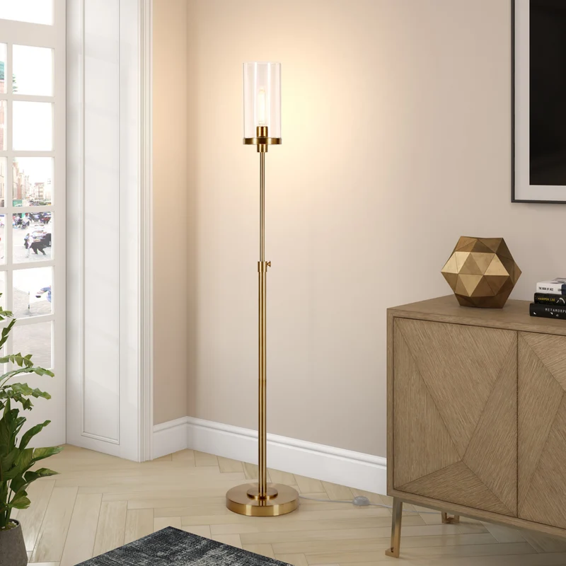 Hudson&Canal - Lampadaire Frieda 66" de haut avec abat-jour en verre - Laiton/Transparent