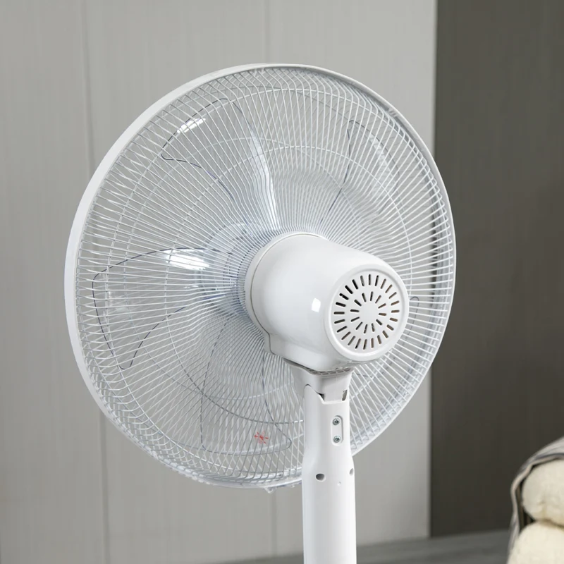 HOMCOM - Ventilateur sur pied 51 po H avec tête inclinée et minuterie pour chambre - blanc