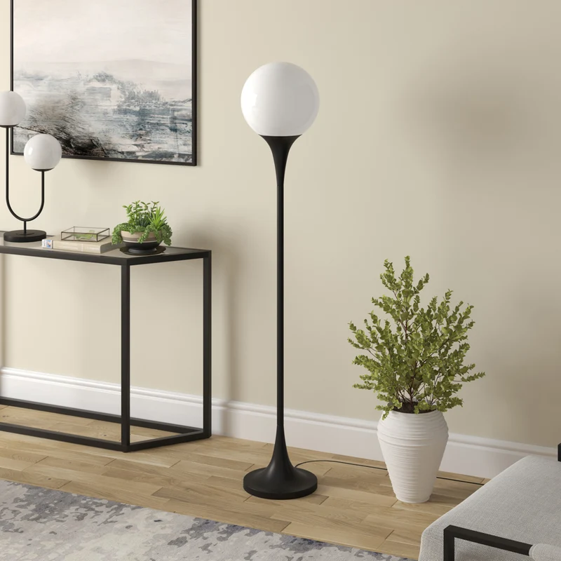 Hudson&Canal - Lampadaire Torchère Mahdi avec abat-jour en verre - Bronze noirci/Blanc lait