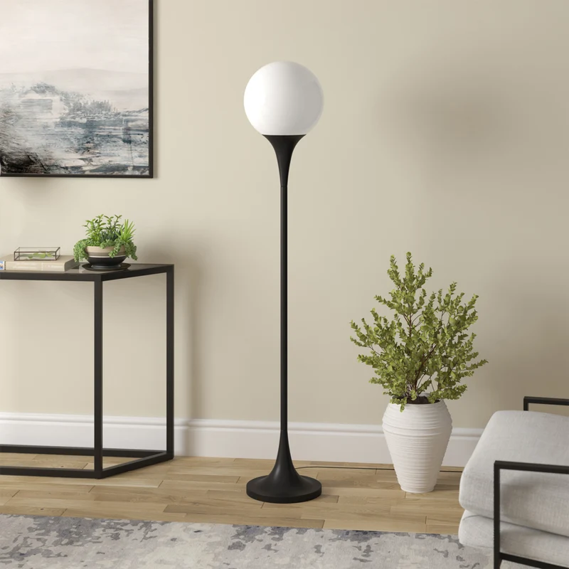 Hudson&Canal - Lampadaire Torchère Mahdi avec abat-jour en verre - Bronze noirci/Blanc lait