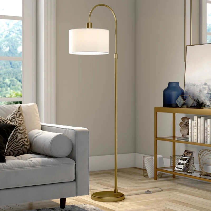 Hudson&Canal - Lampadaire Veronica Arc avec abat-jour en tissu - Laiton antique/blanc