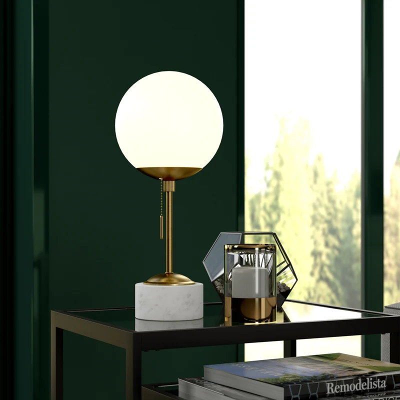 Hudson&Canal - Lampe de table Reagan 45 cm de haut avec abat-jour en verre - Laiton/marbre blanc/laiton blanc