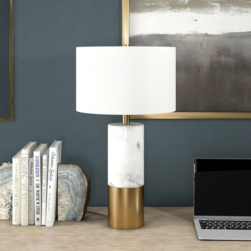 Hudson&Canal - Lampe de table Liana 61 cm de haut avec abat-jour en tissu - Marbre/laiton/blanc