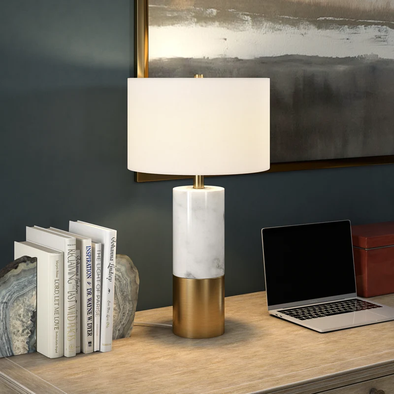 Hudson&Canal - Lampe de table Liana 61 cm de haut avec abat-jour en tissu - Marbre/laiton/blanc