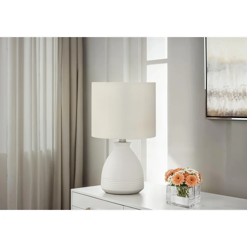 Monarch Specialties - Luminaire - 17 po H Lampe De Table - Crème Céramique - Abat-Jour Ivoire / Crème - Moderne