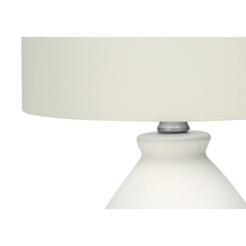 Monarch Specialties - Luminaire - 17 po H Lampe De Table - Crème Céramique - Abat-Jour Ivoire / Crème - Moderne
